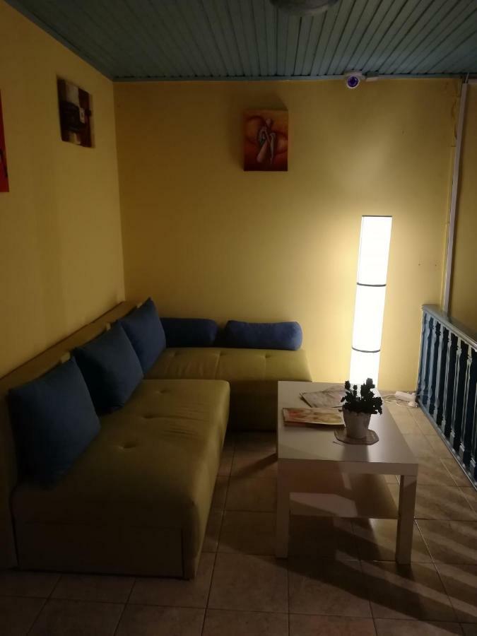 Fekete Macska Panzio Hotel Tata Exterior photo